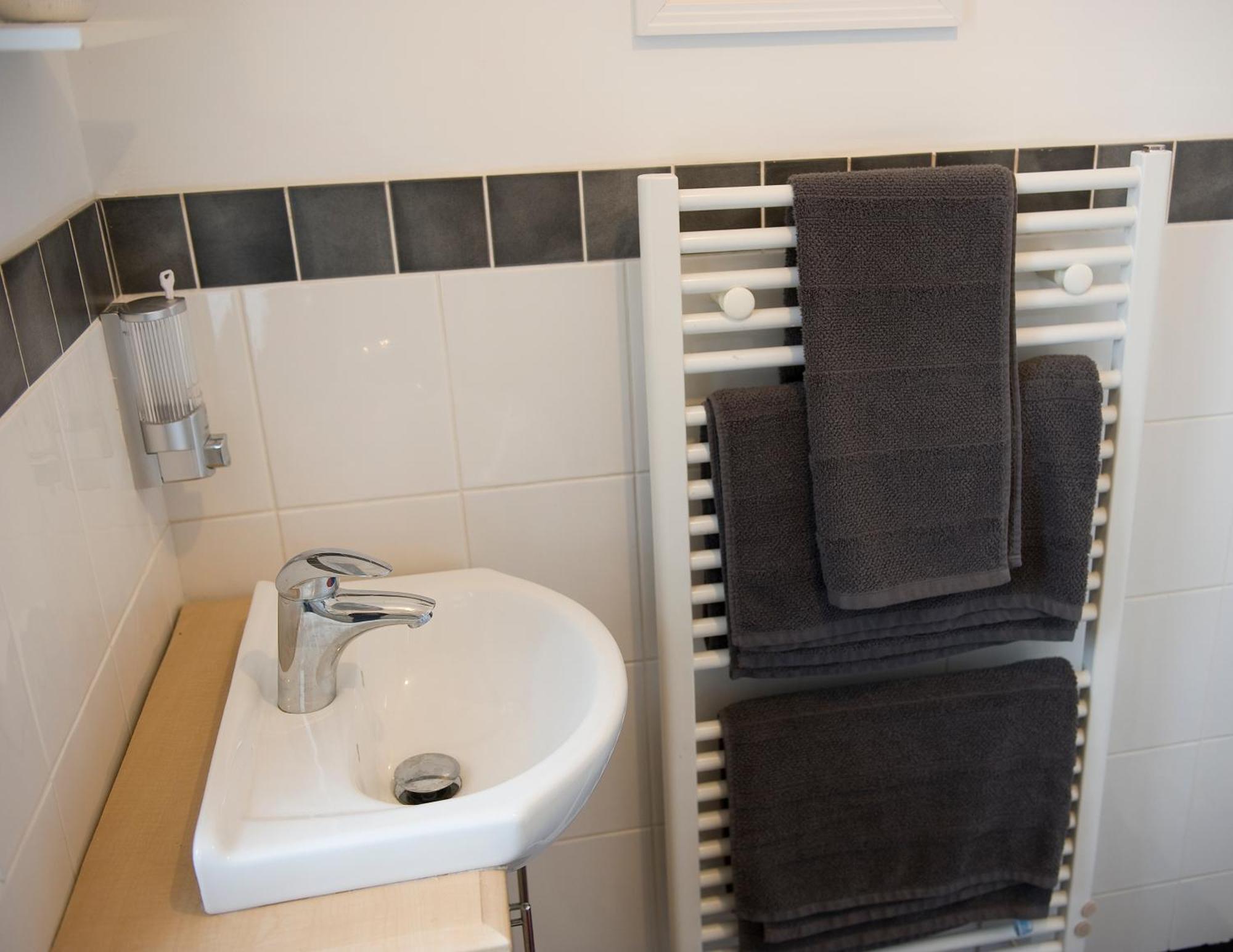 Mountain View Apartment - Short Drive To Beaches Bryngwran Exterior photo